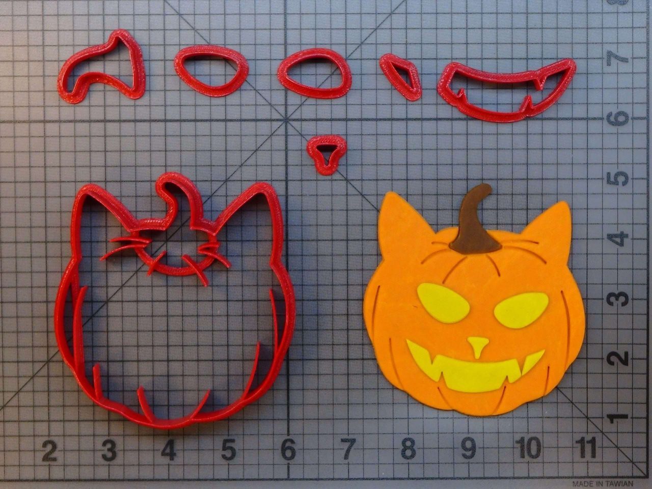 Jack O' Lantern Cat 266-A288 Cookie Cutter Set