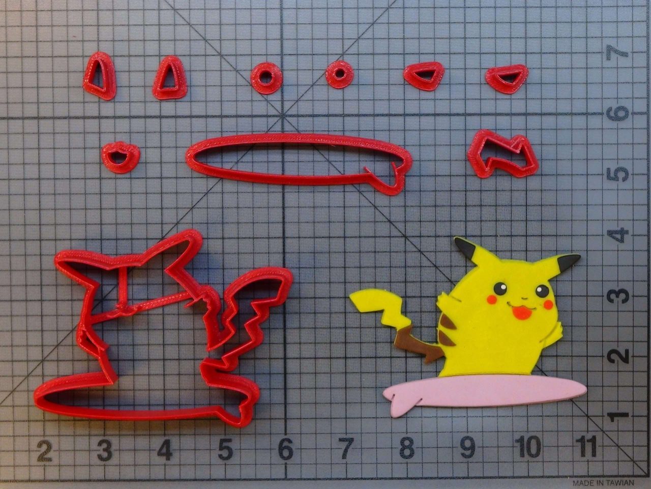 Pokemon - Surfing Pikachu 266-A322 Cookie Cutter Set