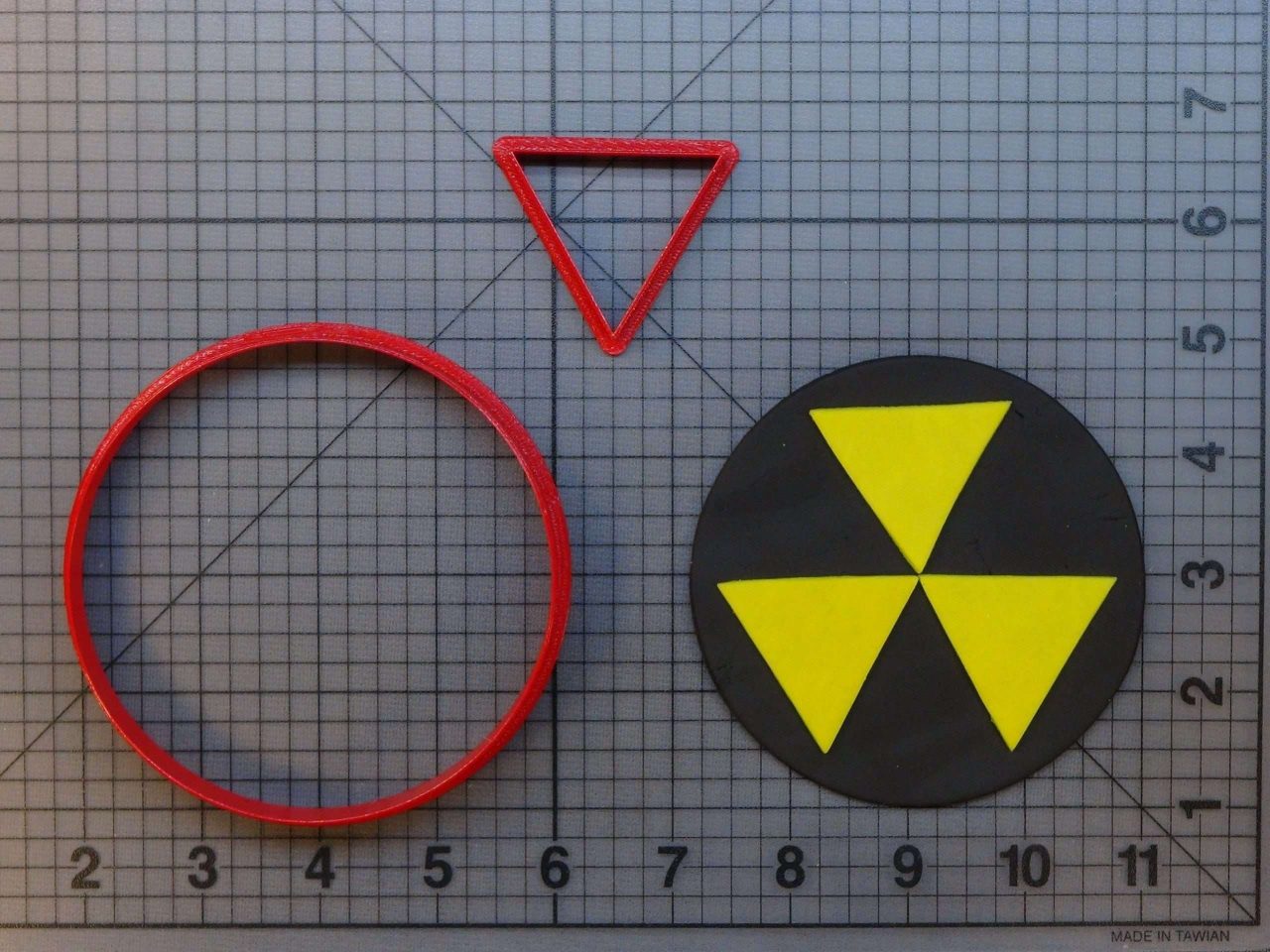 Fallout Shelter Symbol 266-961 Cookie Cutter Set