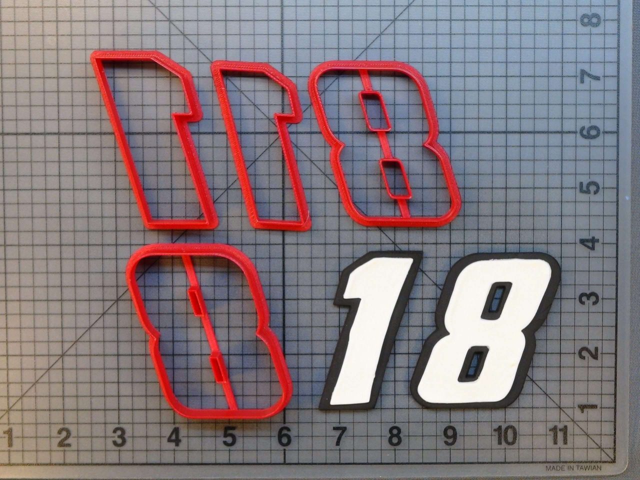 Kyle Busch 18 266-527 Cookie Cutter Set
