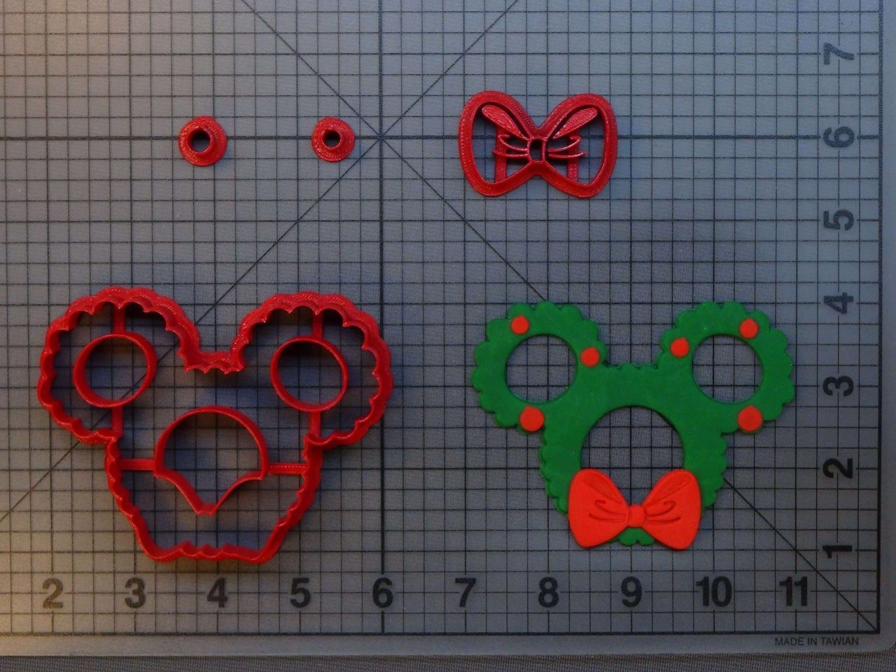 Mickey Wreath 266-A511 Cookie Cutter Set