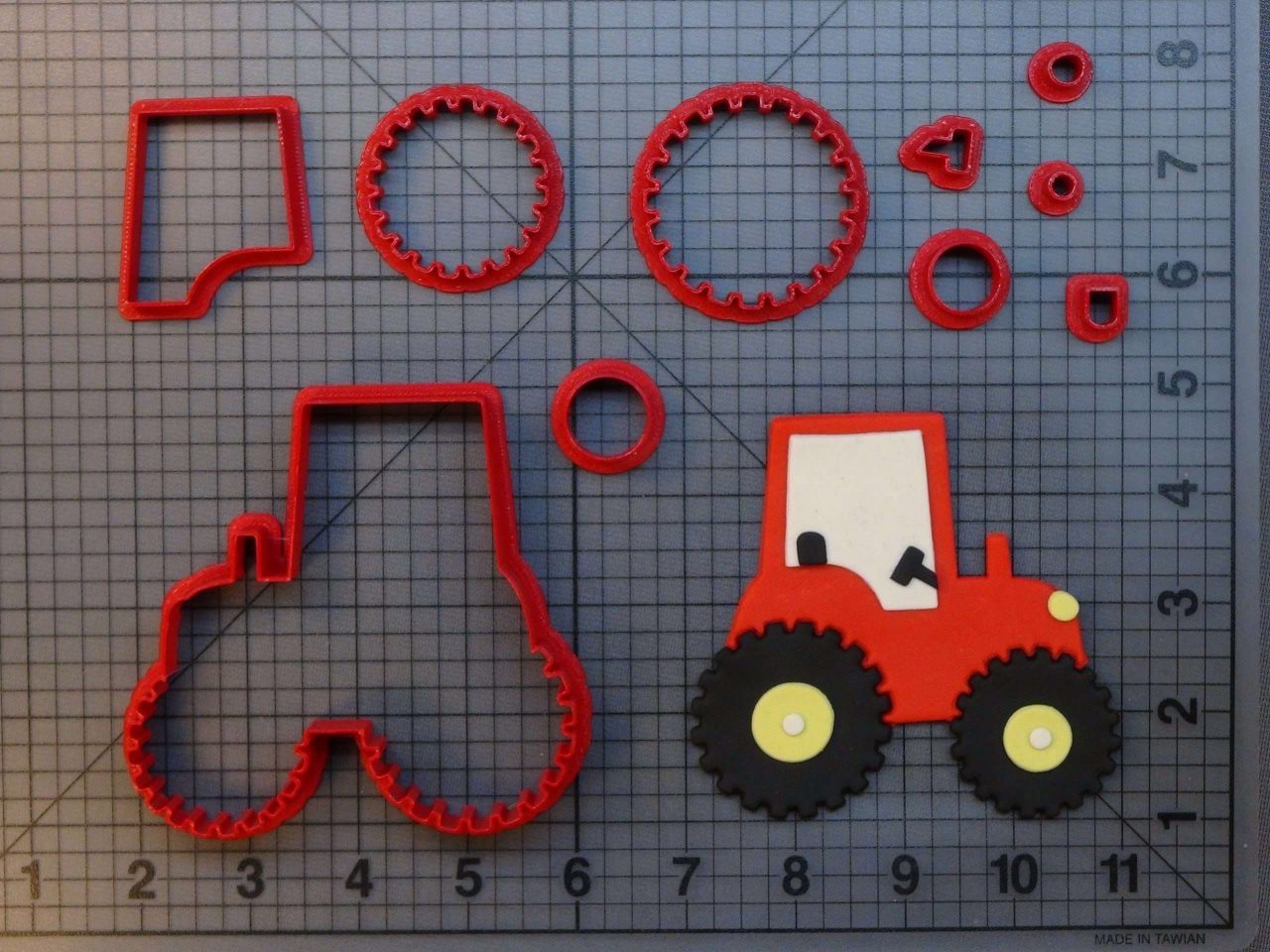Tractor 266-A548 Cookie Cutter Set