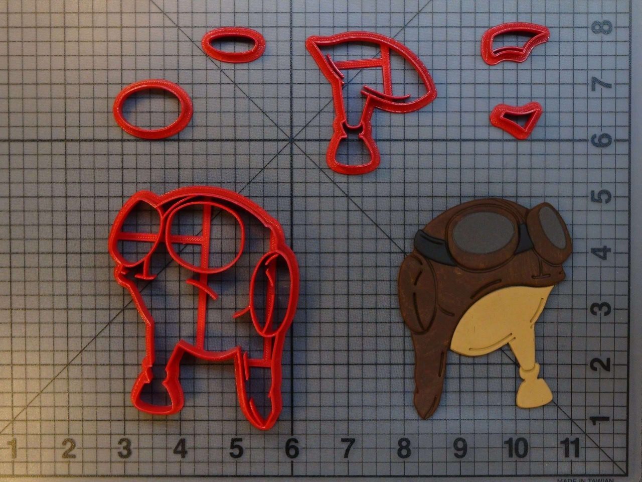 Aviator Hat and Goggles 266-A875 Cookie Cutter Set