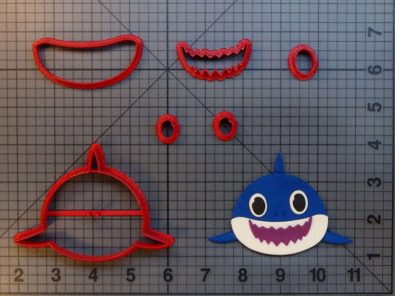 Pinkfong - Daddy Shark 266-A846 Cookie Cutter Set (4 inch)