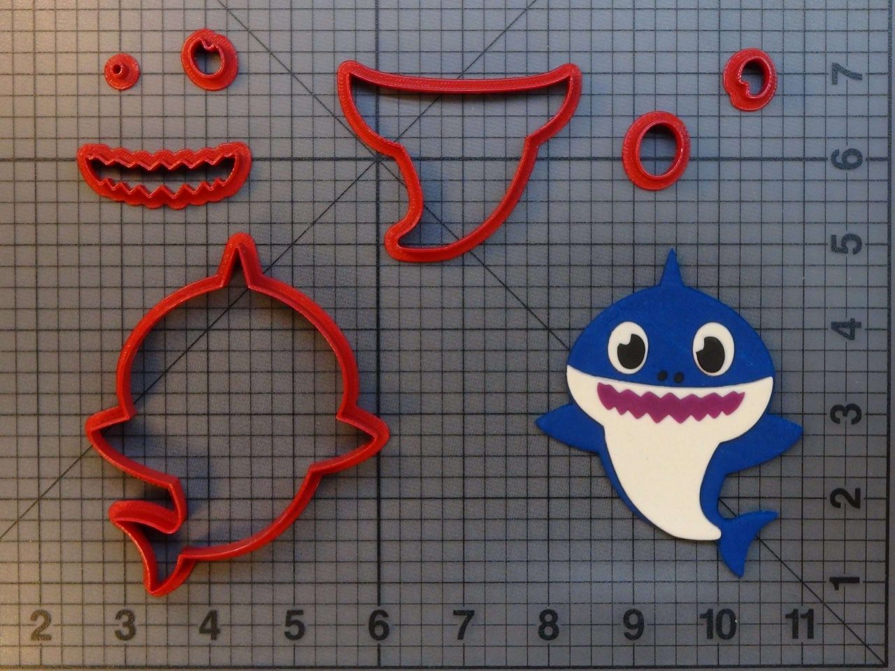 Pinkfong - Daddy Shark Full Body 266-A847 Cookie Cutter Set (4 inch)