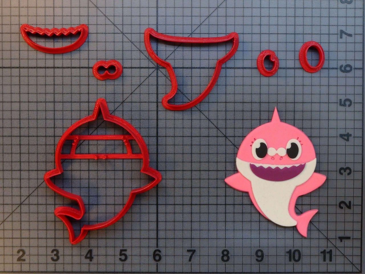 Pinkfong - Grandma Shark Full Body 266-A849 Cookie Cutter Set (4 inch)