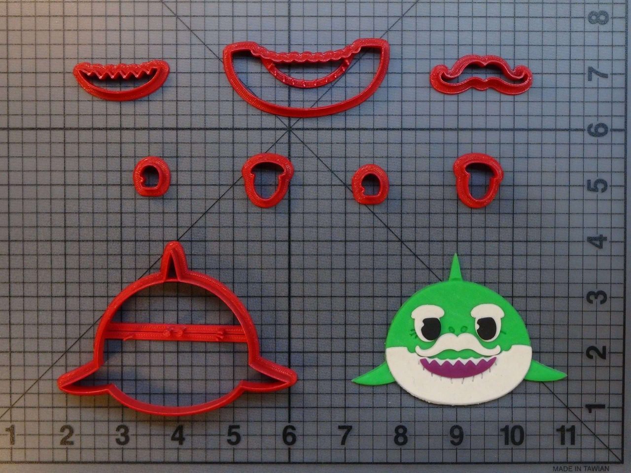 Pinkfong - Grandpa Shark 266-A850 Cookie Cutter Set (4 inch)