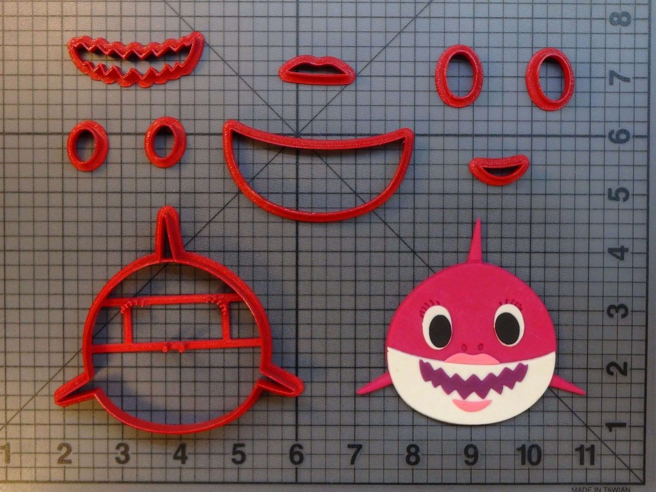 Pinkfong - Mommy Shark 266-A844 Cookie Cutter Set (4 inch)