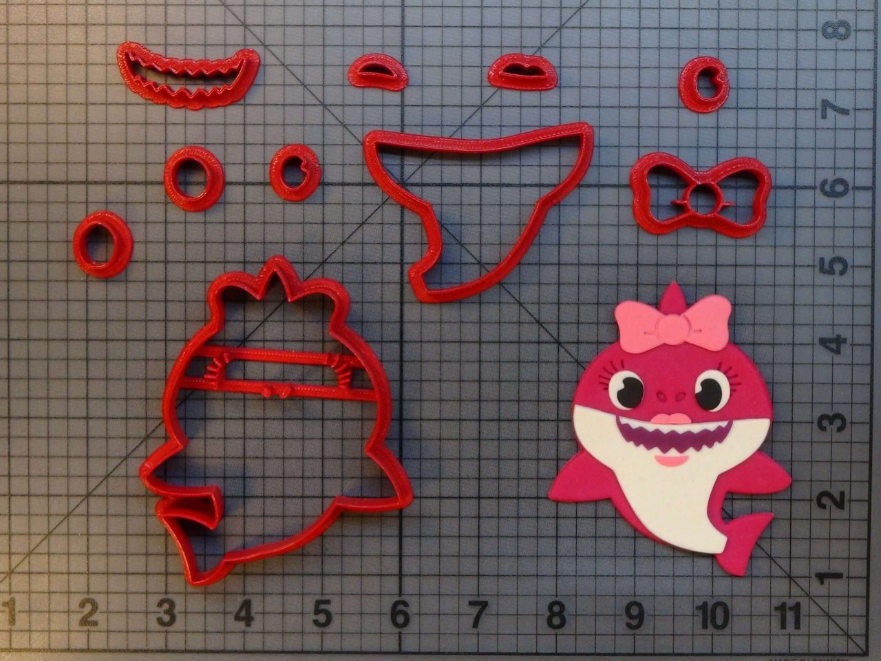 Pinkfong - Mommy Shark Full Body 266-A845 Cookie Cutter Set (4 inch)