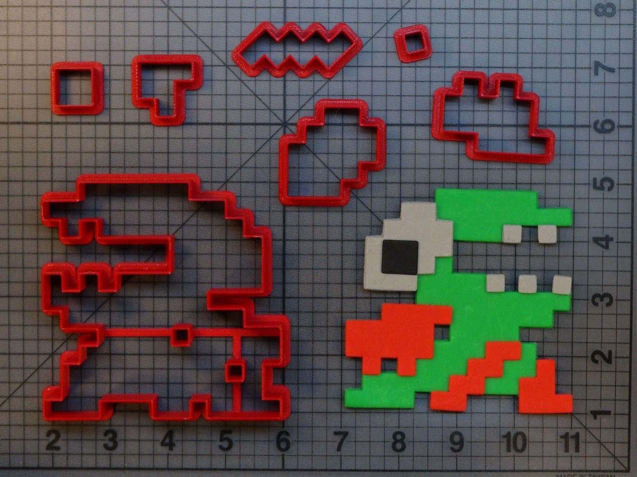 Dig Dug - Fygar 266-A724 Cookie Cutter Set