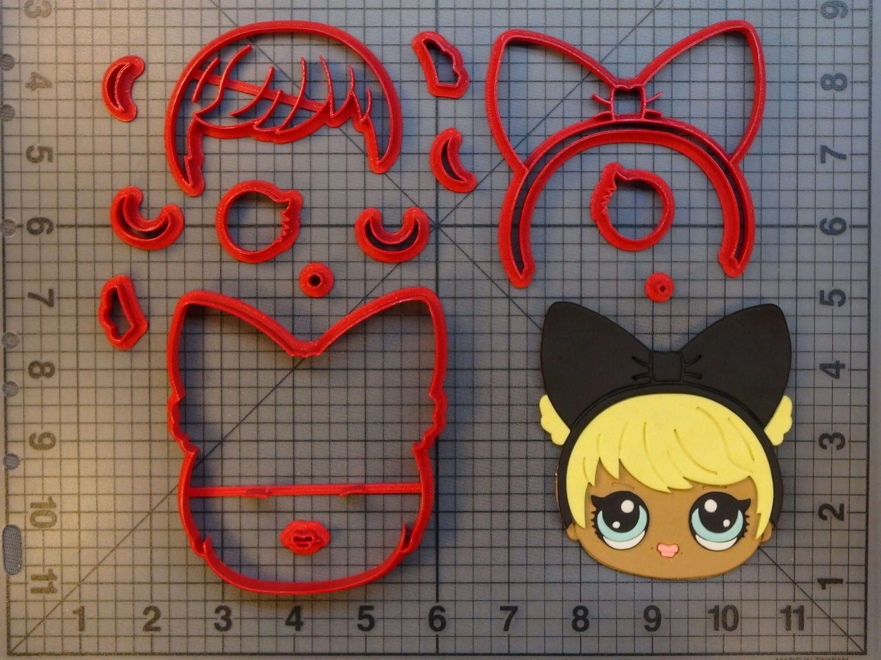 LOL Surprise Dolls - Curious QT 266-A759 Cookie Cutter Set (4 inch)