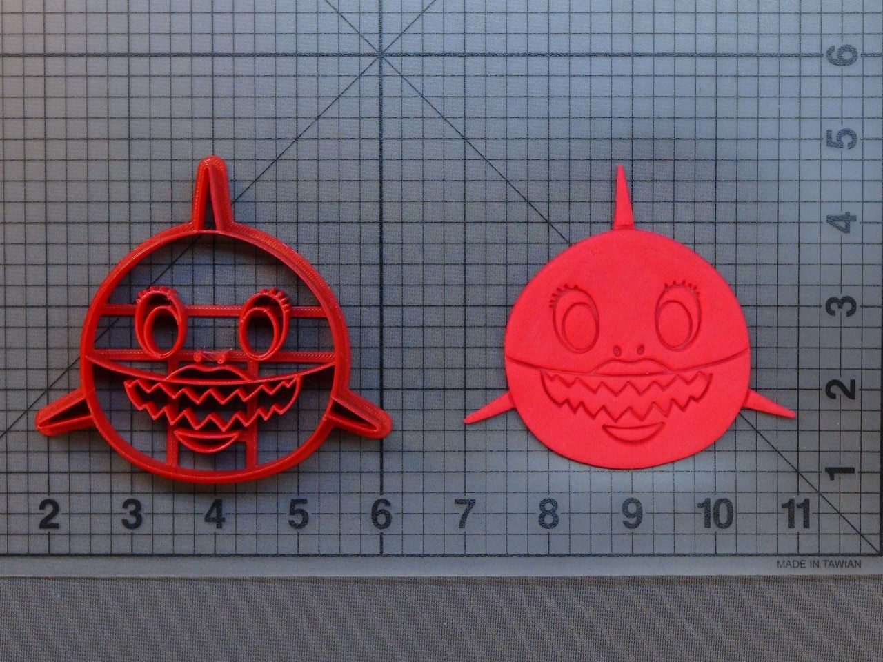 Baby Shark - Mommy Shark 266-B102 Cookie Cutter