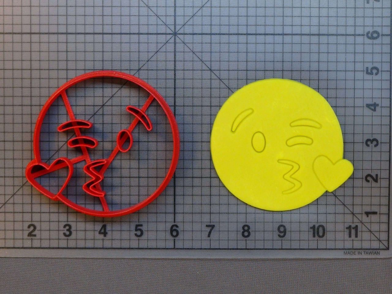 Blow Kiss Emoji 266-B109 Cookie Cutter