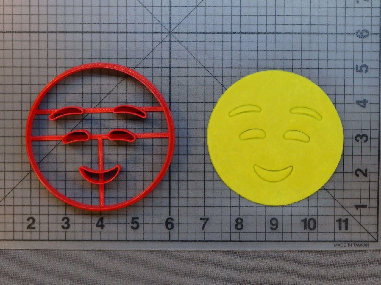 Content Emoji 266-B105 Cookie Cutter