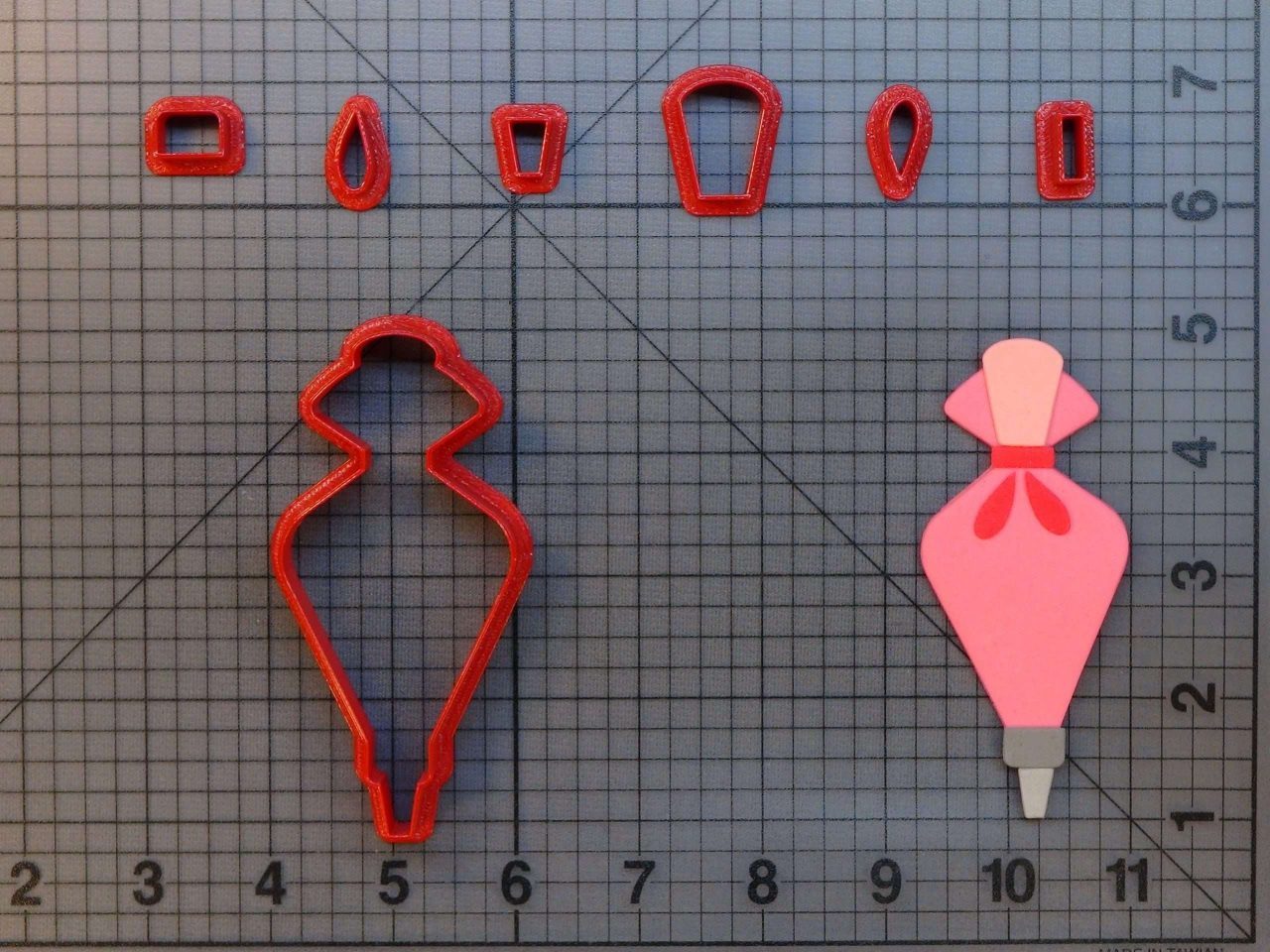 Piping Bag 266-A982 Cookie Cutter Set