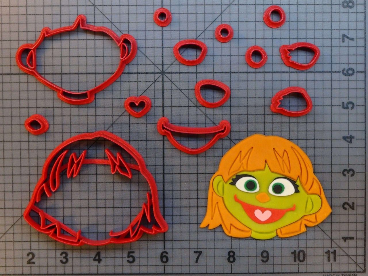 Sesame Street - Julia 266-B100 Cookie Cutter Set