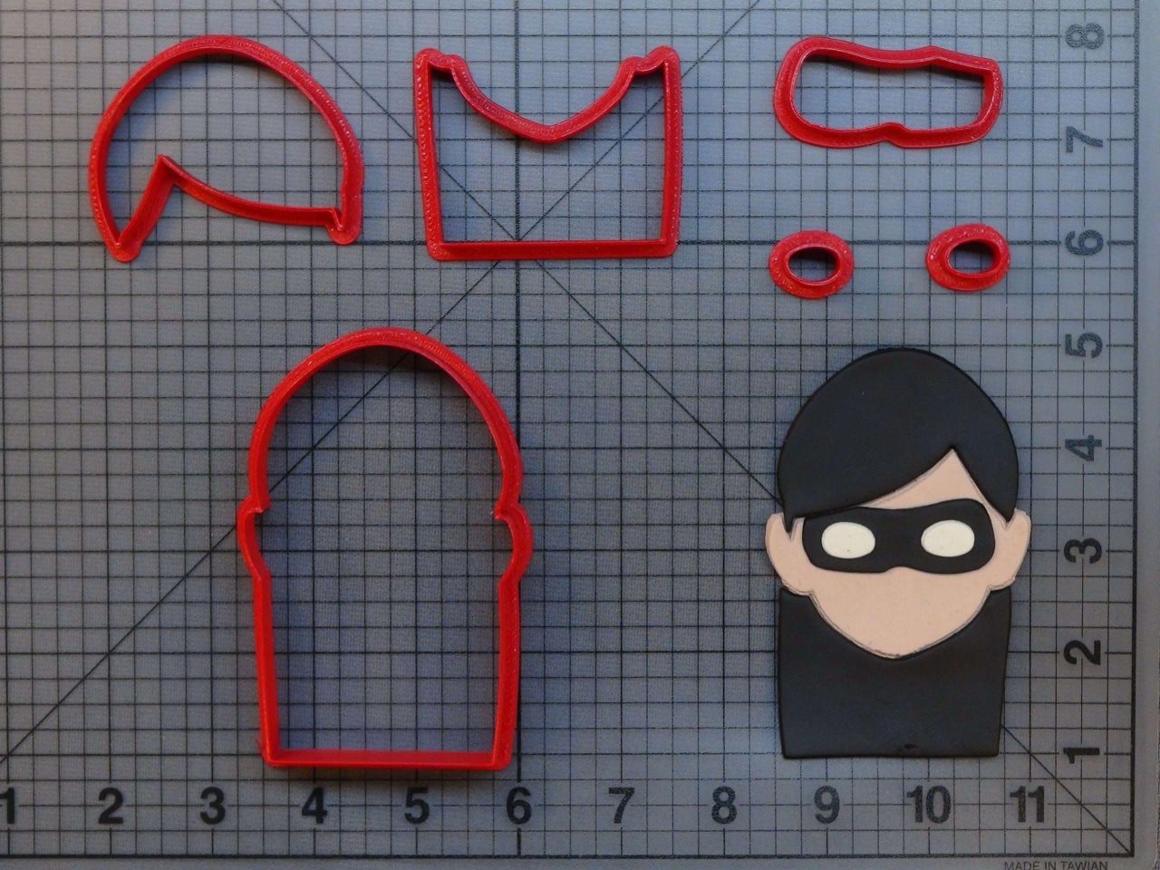 The Incredibles - Violet Parr 266-B089 Cookie Cutter Set