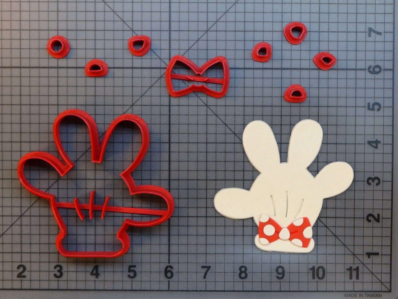 Minnie Mouse Glove 266-B290 Cookie Cutter Set