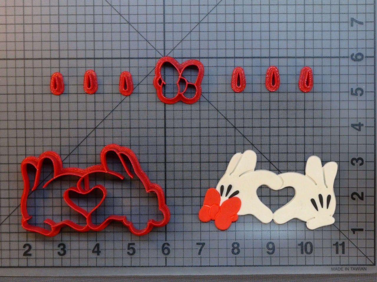 Minnie and Mickey Hands 266-B262 Cookie Cutter Set