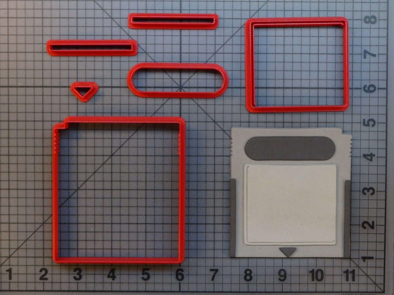 Nintendo GameBoy Cartridge 266-B331 Cookie Cutter Set