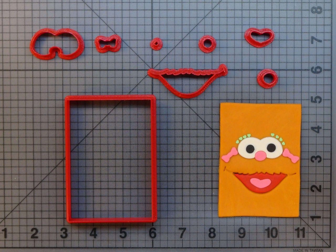 Sesame Street - Zoe Bar 266-B127 Cookie Cutter Set