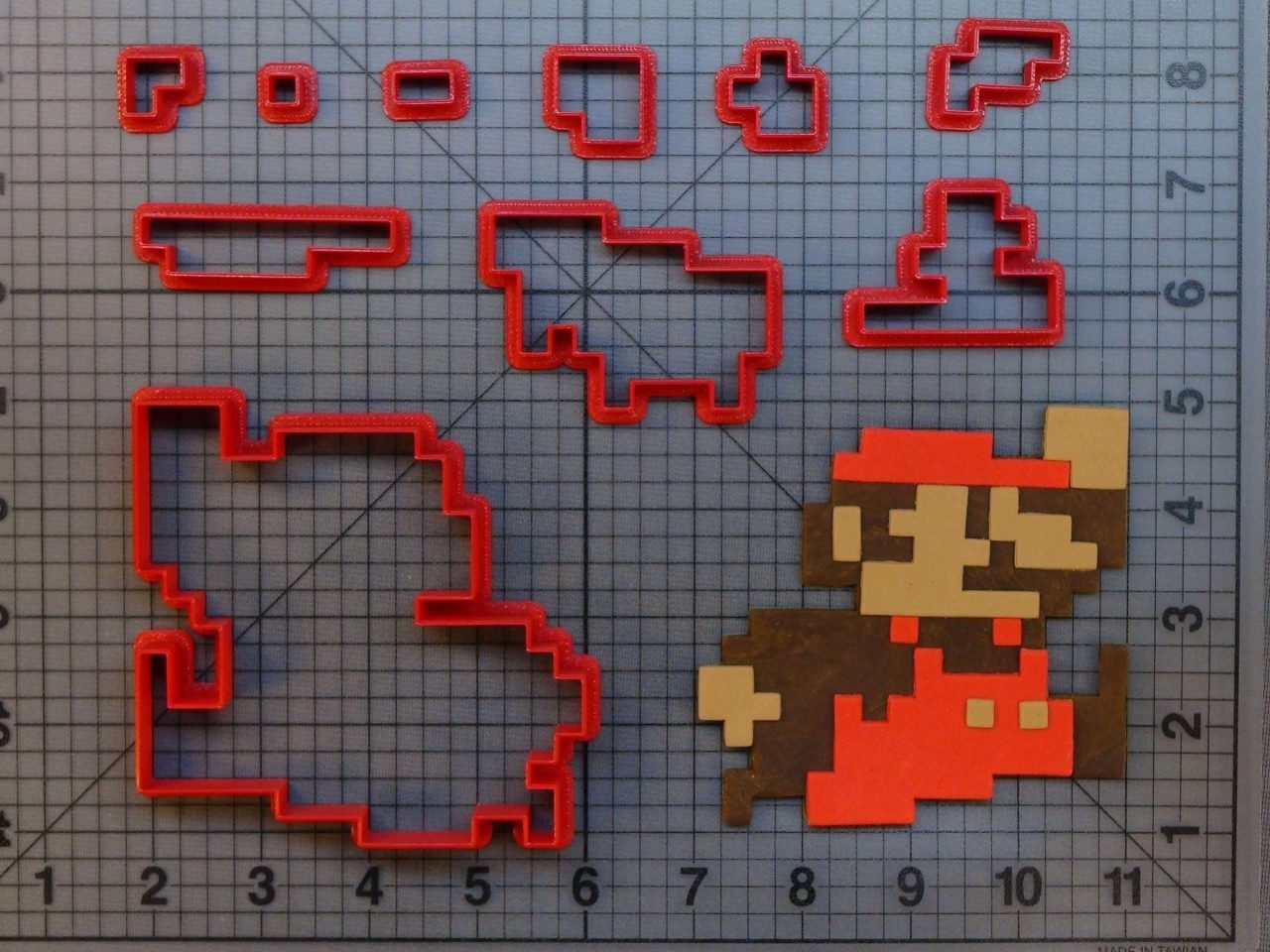 Super Mario - 8 Bit Mario 266-B190 Cookie Cutter Set