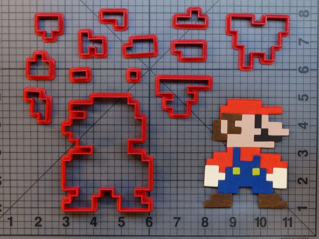Super Mario - 8 Bit Mario 266-B191 Cookie Cutter Set