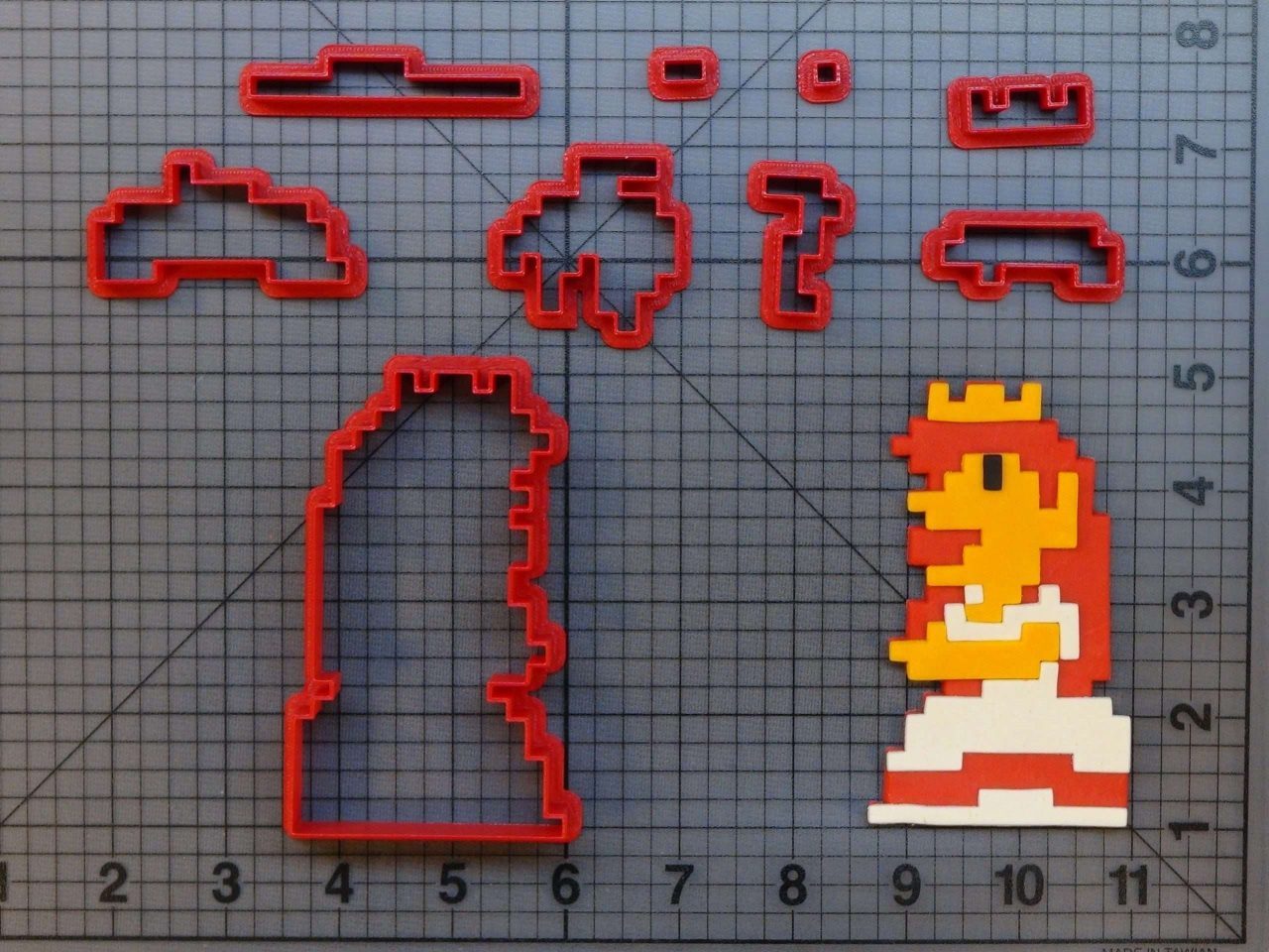 Super Mario - 8 Bit Peach 266-B189 Cookie Cutter Set
