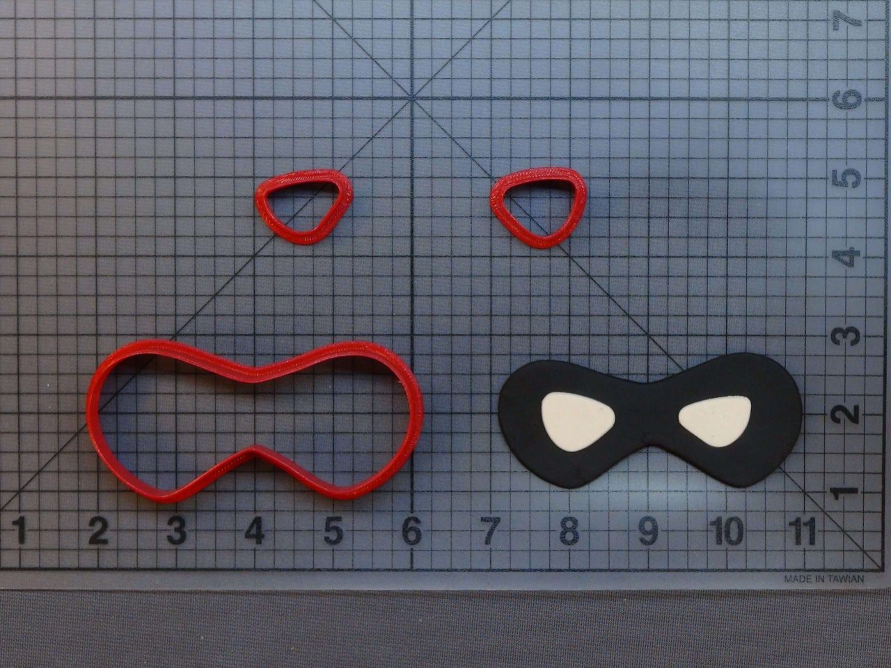The Incredibles Mask 266-B128 Cookie Cutter Set