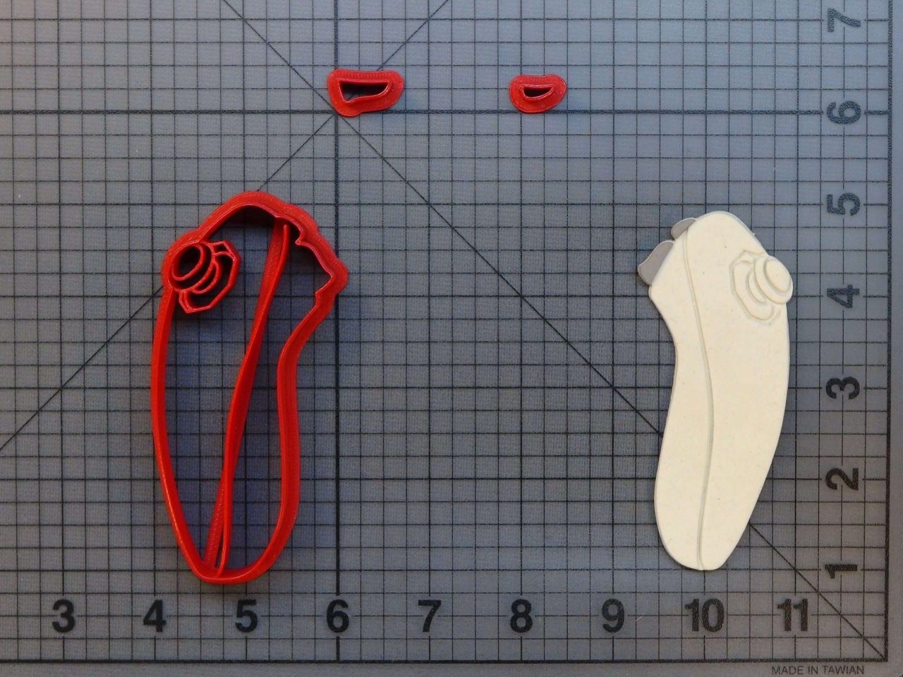 Nintendo Wii Nunchuck 266-B341 Cookie Cutter Set