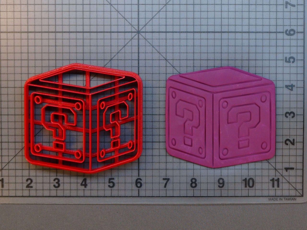 Super Mario - Mystery Box 266-B452 Cookie Cutter