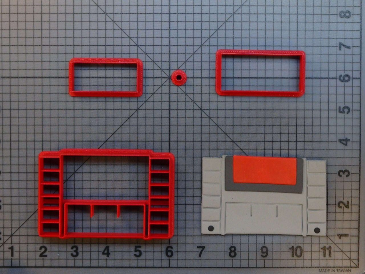 Super Nintendo Cartridge 266-B344 Cookie Cutter Set