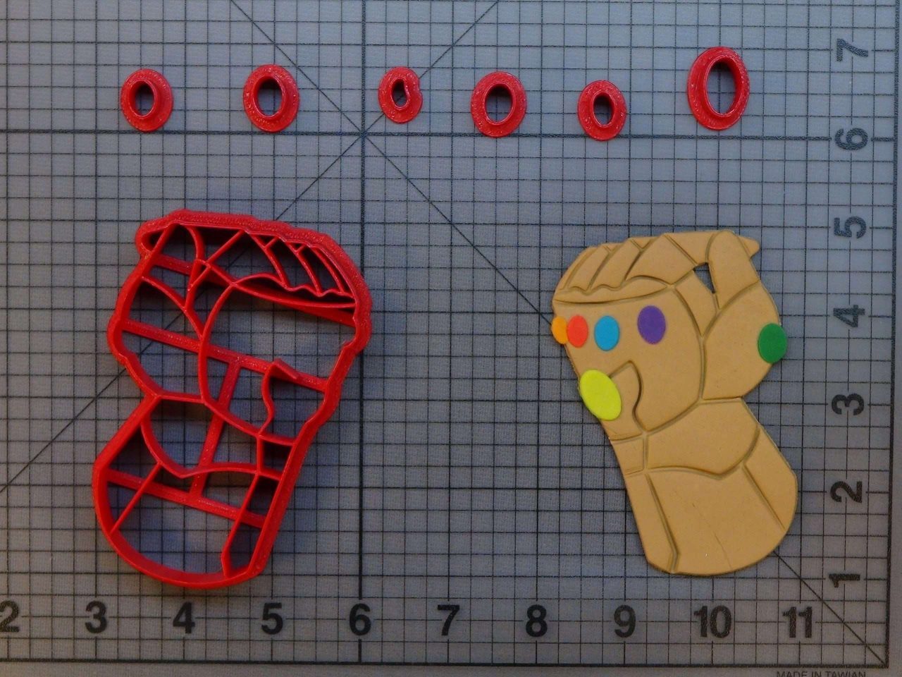 Avengers - Infinity Gauntlet 266-B548 Cookie Cutter Set