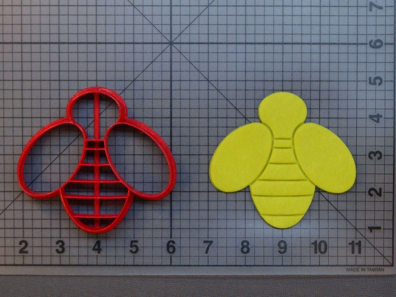 Bee 266-B595 Cookie Cutter