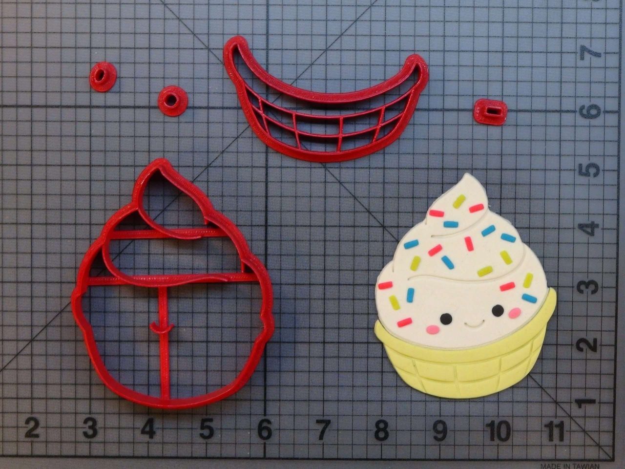 Soft Serve Ice Cream 266-B632 Cookie Cutter Set