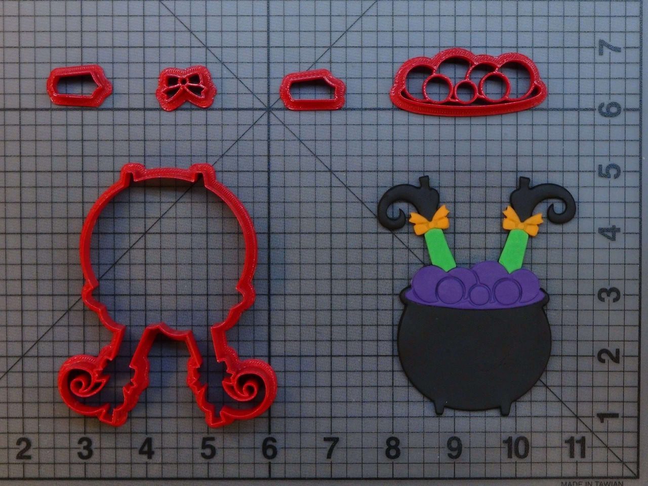 Halloween - Witch's Cauldron 266-C019 Cookie Cutter Set