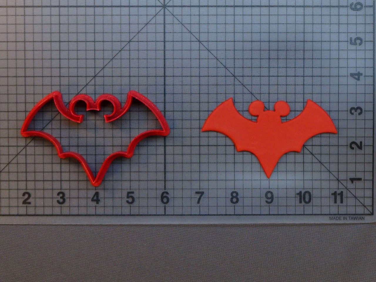 Mickey Bat 266-B980 Cookie Cutter