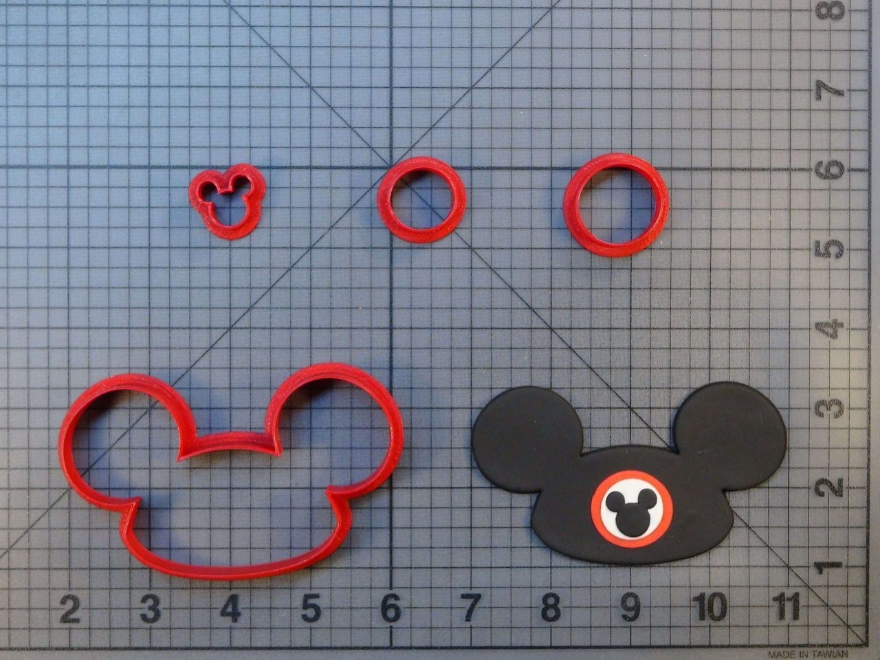 Disney Mousketeer Hat 266-C257 Cookie Cutter Set