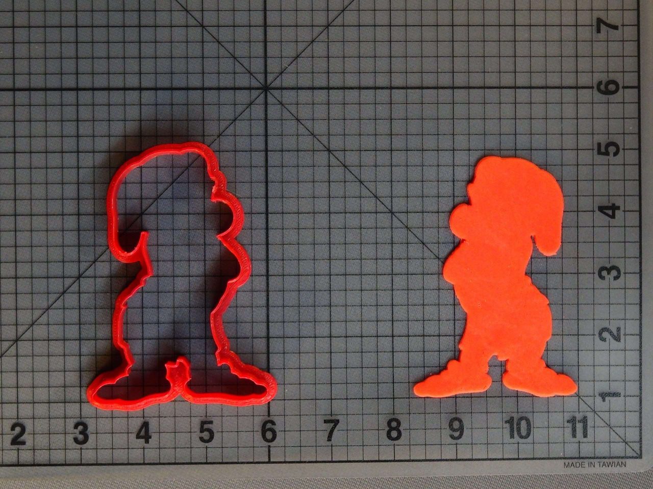 Snow White - Grumpy Silhouette 266-C320 Cookie Cutter