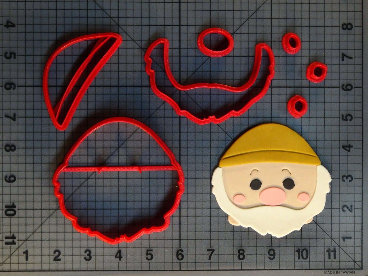 Snow White and the Seven Dwarfs - Sneezy 266-C478 Cookie Cutter Set