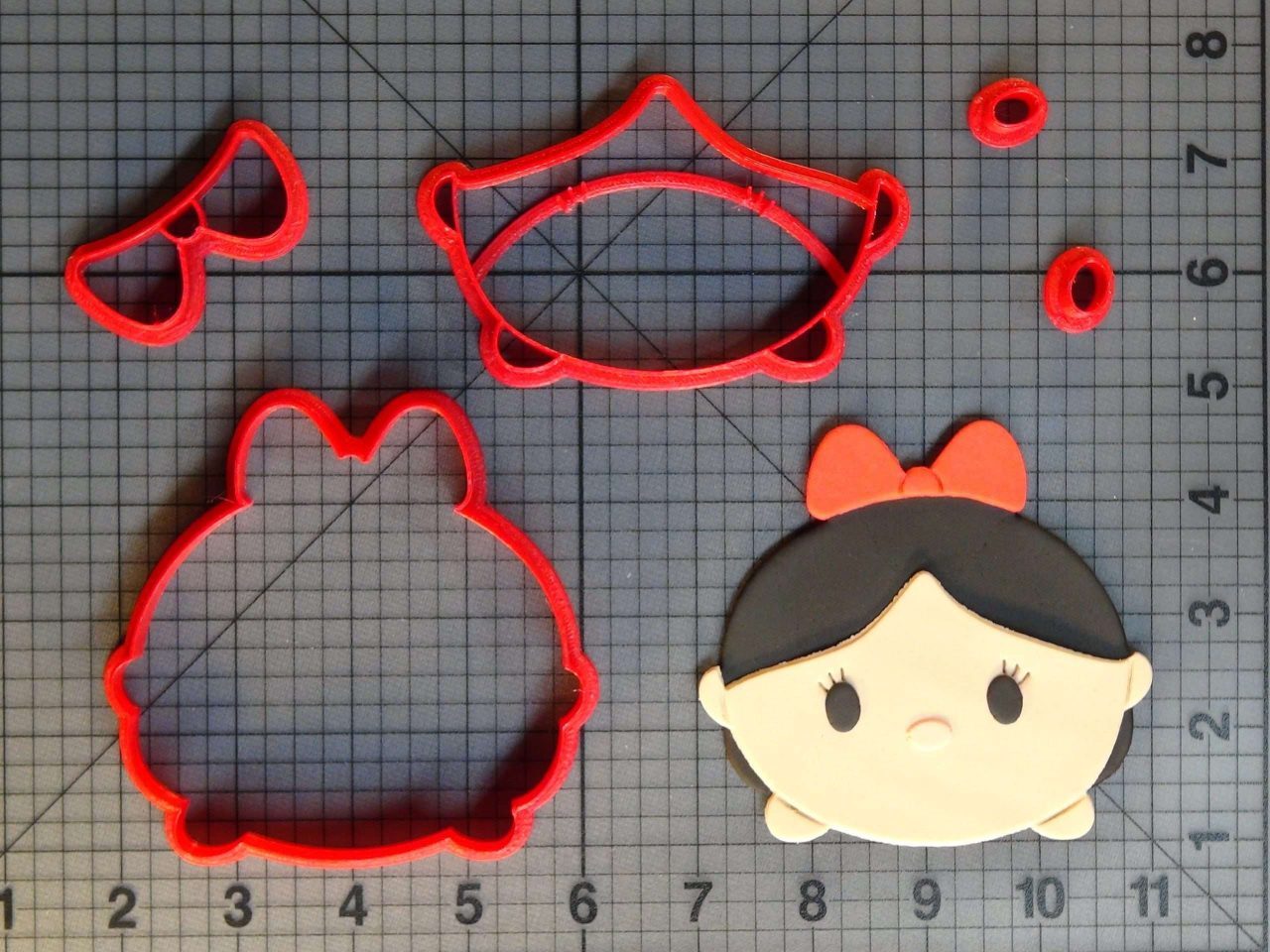 Snow White and the Seven Dwarfs - Snow White 266-C479 Cookie Cutter Set