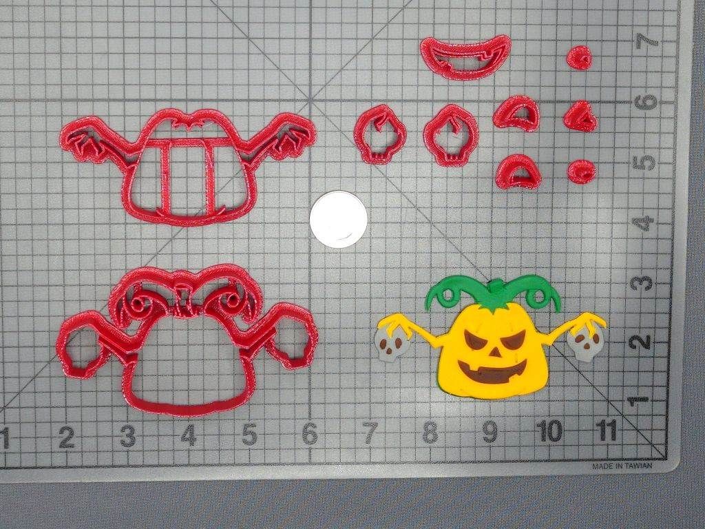 Halloween - Jack O' Lantern With Skulls 266-D851 Cookie Cutter Set