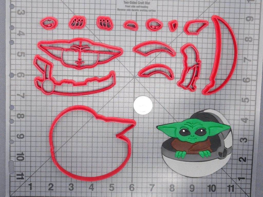 Star Wars The Mandalorian - Baby Yoda in Pod 266-D641 Cookie Cutter Set
