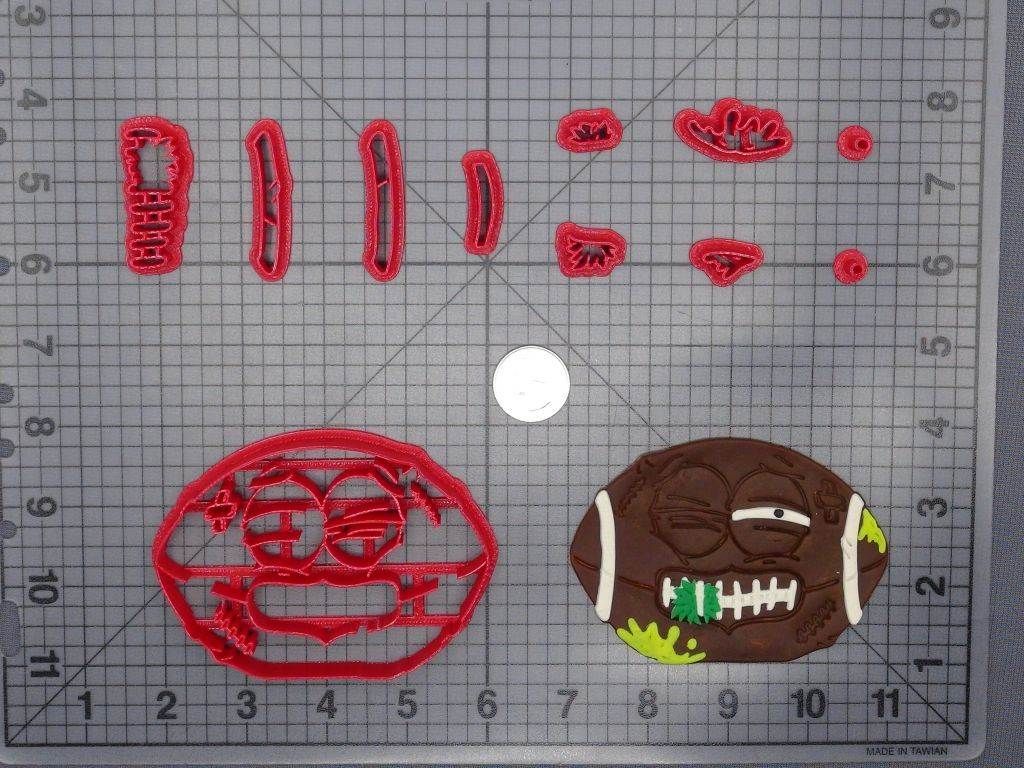 Grossery Gang - Cruddy Football 266-E069 Cookie Cutter Set