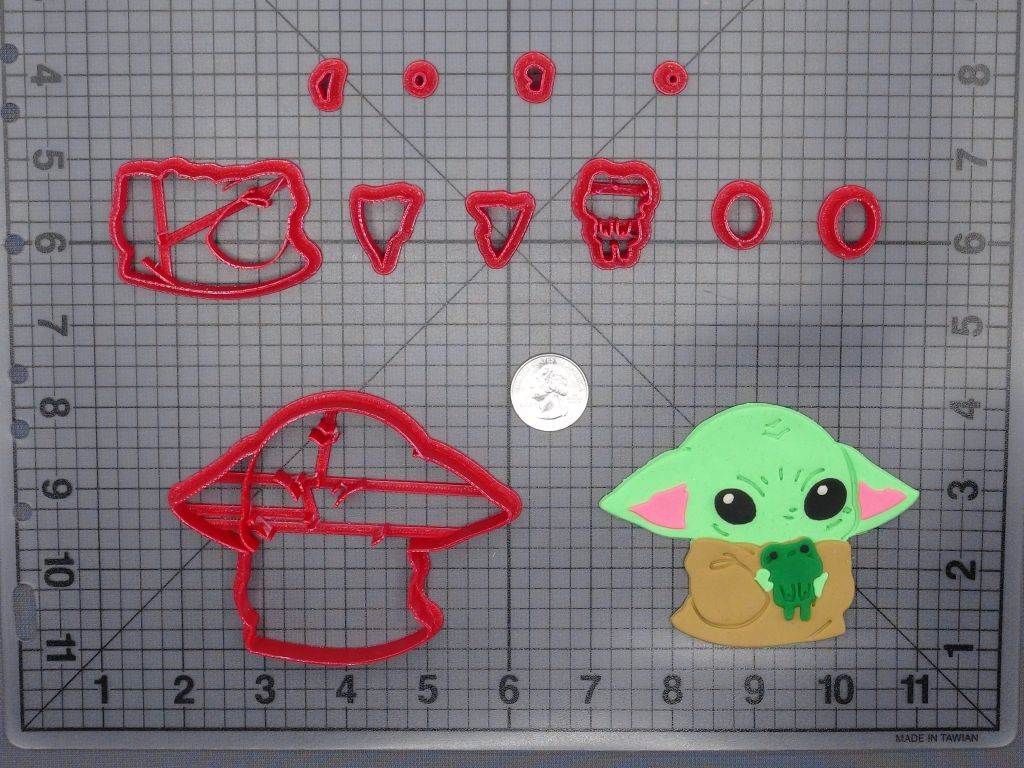 Star Wars The Mandalorian - Baby Yoda with Frog 266-F200 Cookie Cutter Set