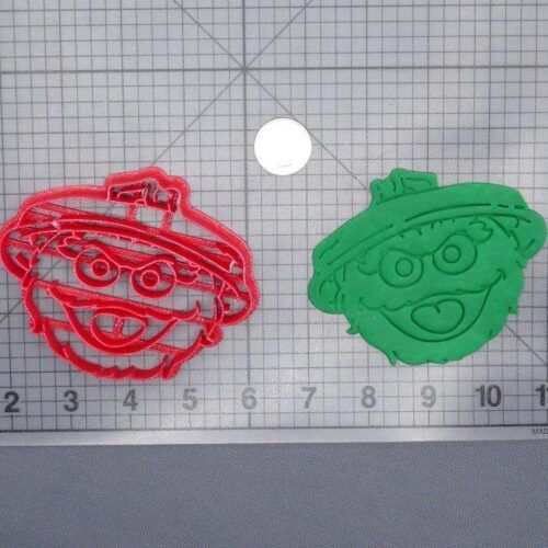 Sesame Street - Oscar the Grouch with Trash Lid 266-G258 Cookie Cutter
