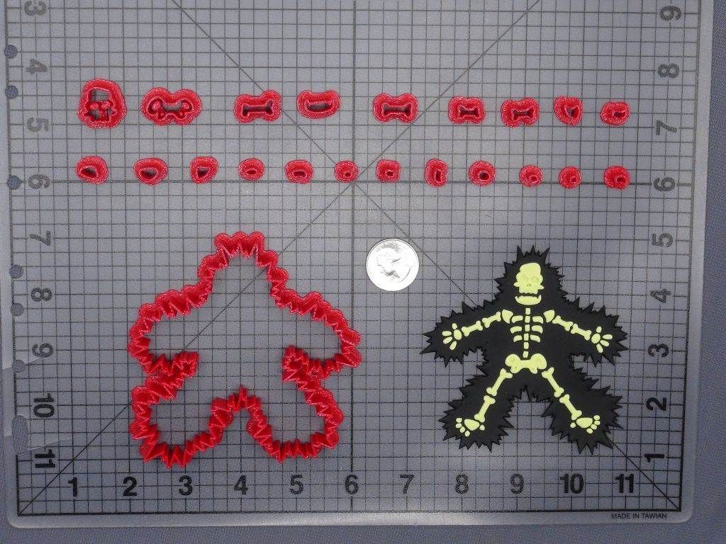 Electric Shock Skeleton 266-G875 Cookie Cutter Set