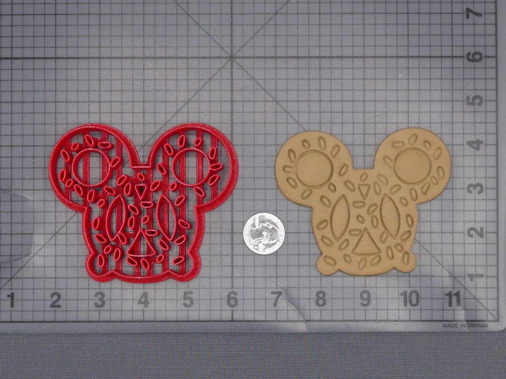 Disneyland - Mickey Mouse Pretzel 266-L728 Cookie Cutter